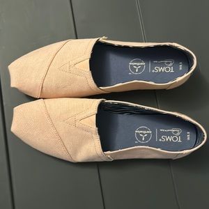 TOMS | never worn 8.5 | light peach color